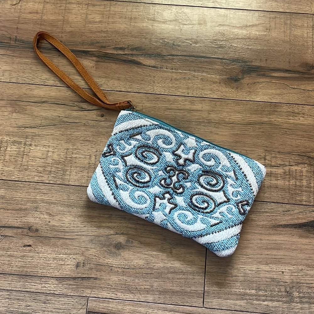 Chloe & Lex Scroll Wristlet - Picture 2 of 8